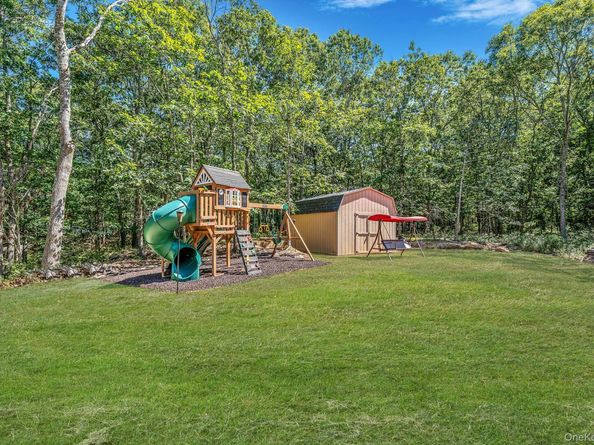 3 Emily Court, Hampton Bays NY 11946
