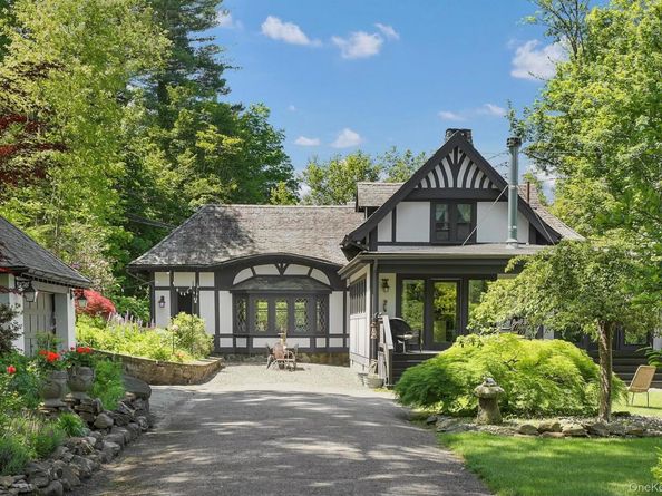 3 Holbrook Road, Briarcliff Manor NY 10510