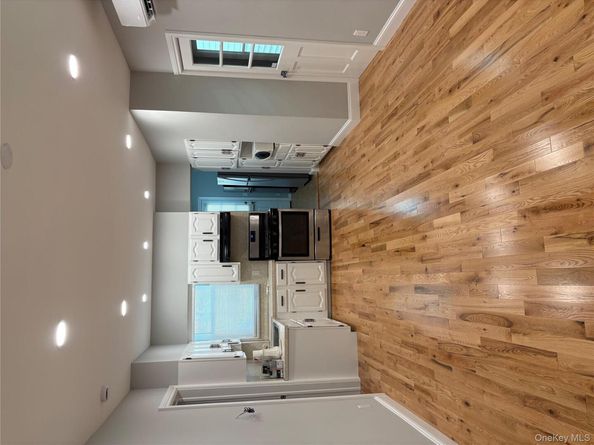 521 E 235th Street, Bronx NY 10470