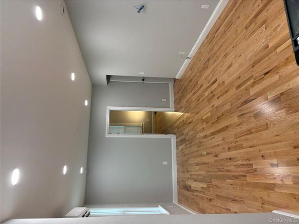 521 E 235th Street, Bronx NY 10470