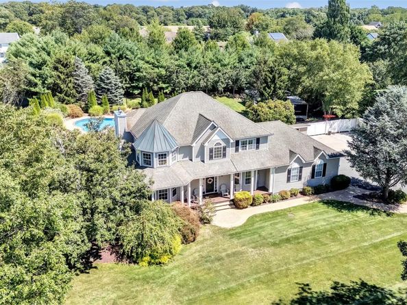 2 Derby Court, Aquebogue NY 11901