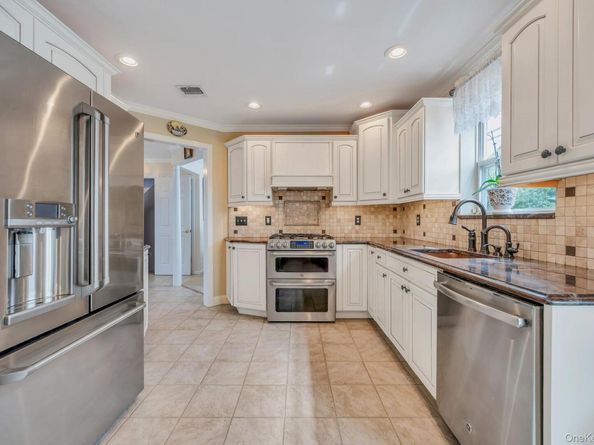 4 Vera Court, Centereach NY 11720