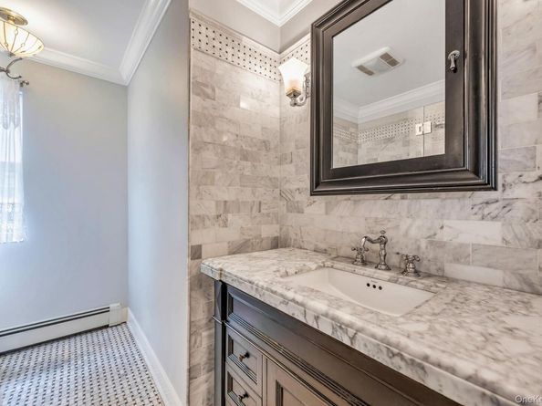 4 Vera Court, Centereach NY 11720