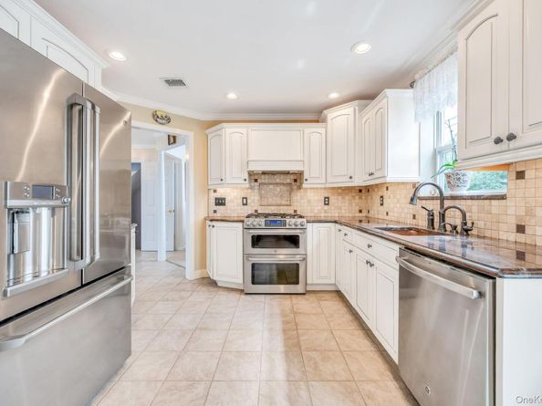 4 Vera Court, Centereach NY 11720