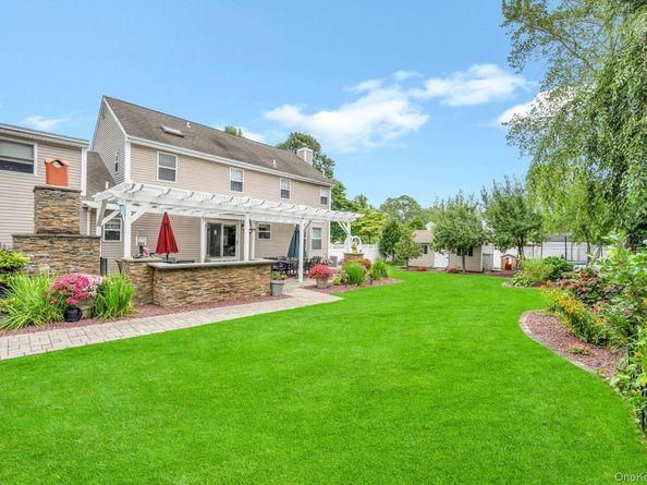 4 Vera Court, Centereach NY 11720