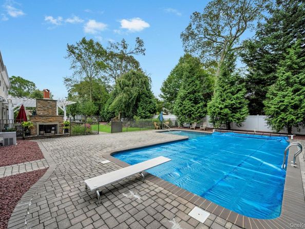 4 Vera Court, Centereach NY 11720