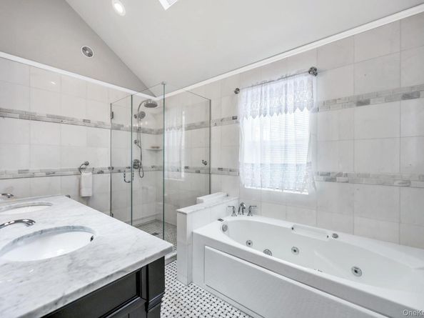 4 Vera Court, Centereach NY 11720
