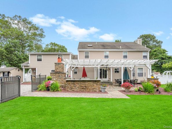 4 Vera Court, Centereach NY 11720