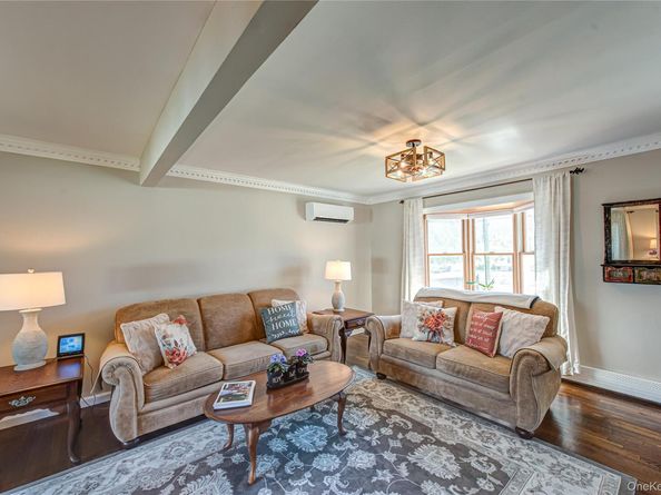 157 W 19th Street, Deer Park NY 11729