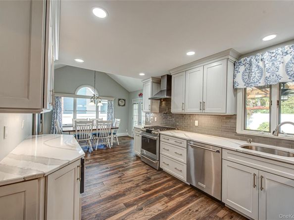 157 W 19th Street, Deer Park NY 11729