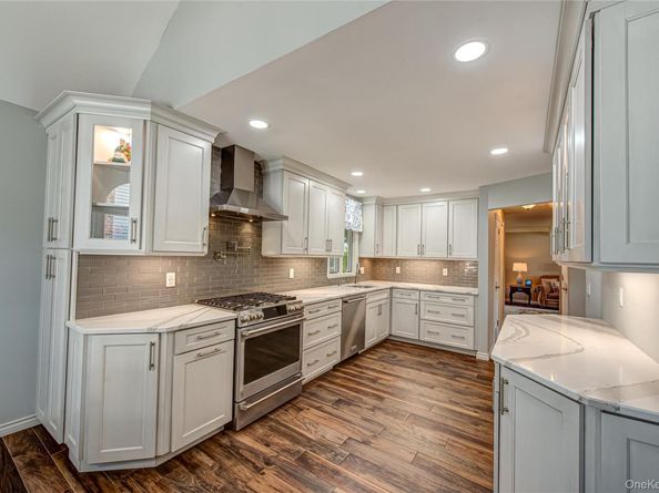 157 W 19th Street, Deer Park NY 11729