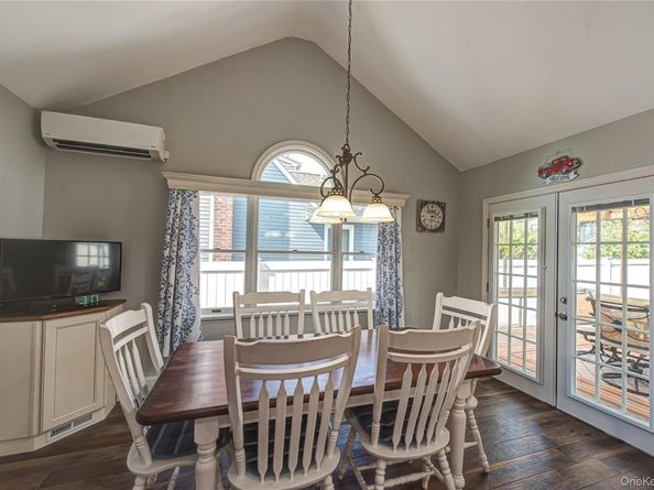 157 W 19th Street, Deer Park NY 11729