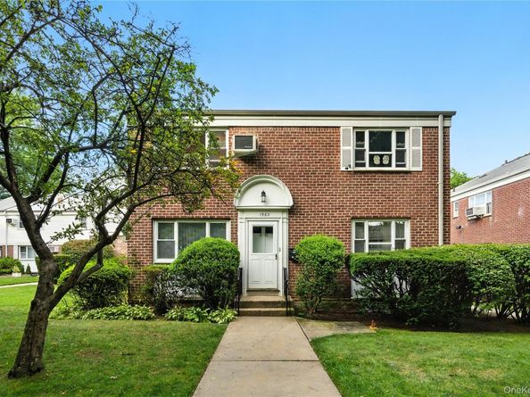 15-63 212 Street 154, Bayside NY 11360