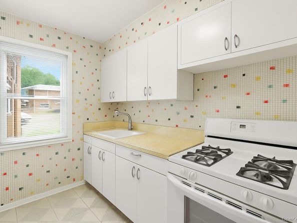 15-63 212 Street 154, Bayside NY 11360