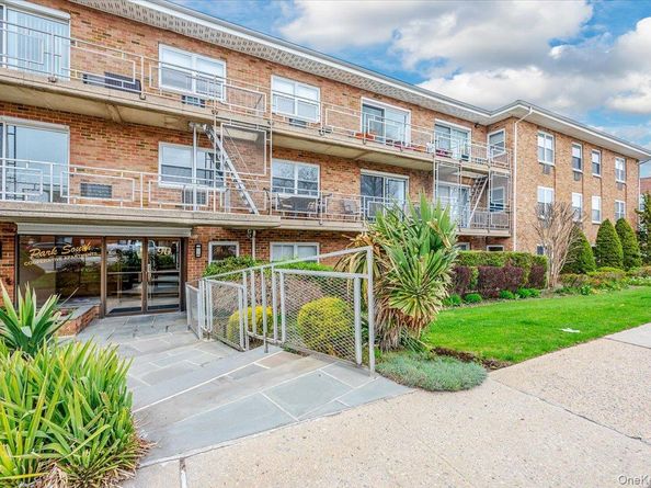 90 S Park Avenue C4, Rockville Centre NY 11570