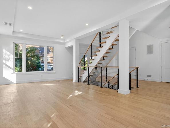 5 Pepperday Avenue, Port Washington NY 11050