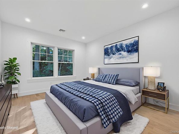 5 Pepperday Avenue, Port Washington NY 11050