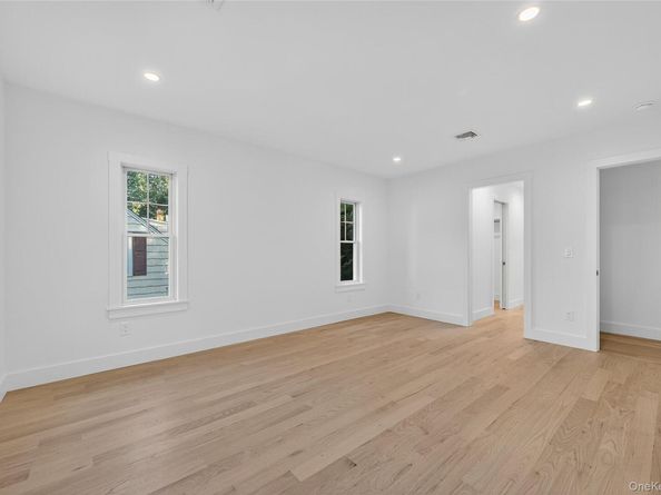 5 Pepperday Avenue, Port Washington NY 11050