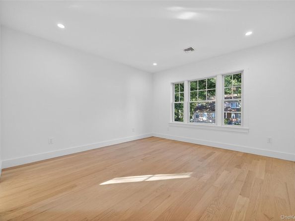5 Pepperday Avenue, Port Washington NY 11050