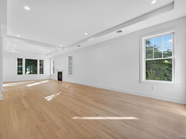 5 Pepperday Avenue, Port Washington NY 11050