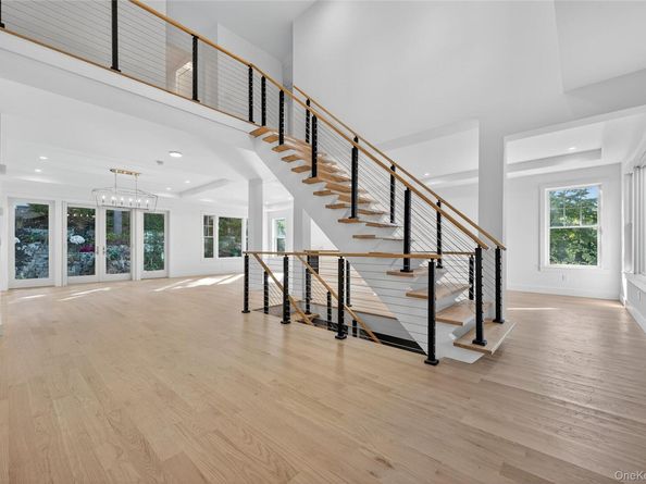 5 Pepperday Avenue, Port Washington NY 11050