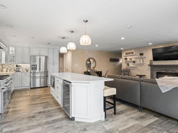 29 Erin Lane, East Setauket NY 11733