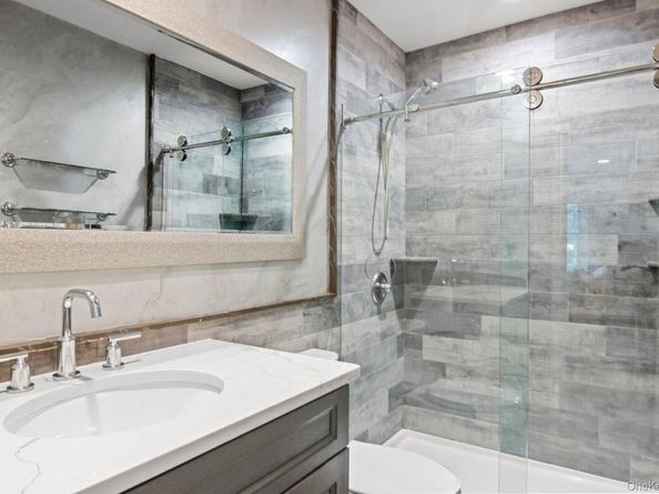 29 Erin Lane, East Setauket NY 11733
