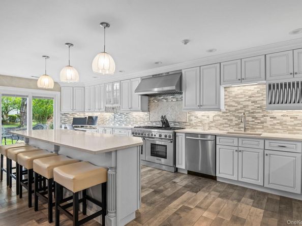 29 Erin Lane, East Setauket NY 11733