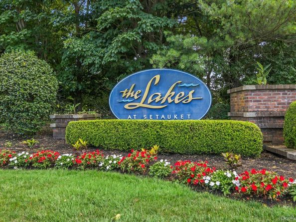 29 Erin Lane, East Setauket NY 11733