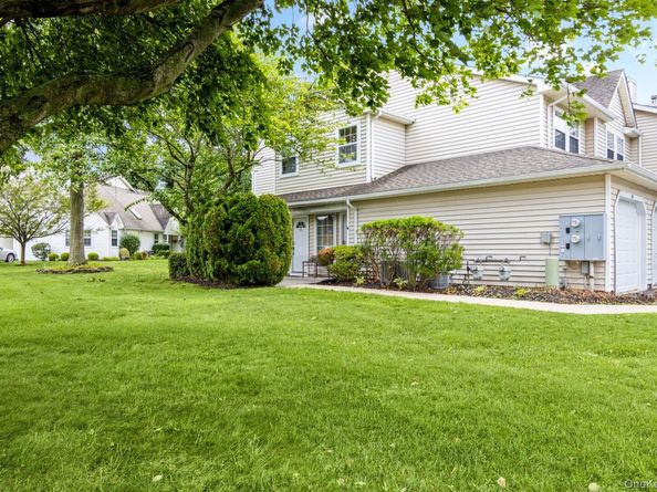 29 Erin Lane, East Setauket NY 11733