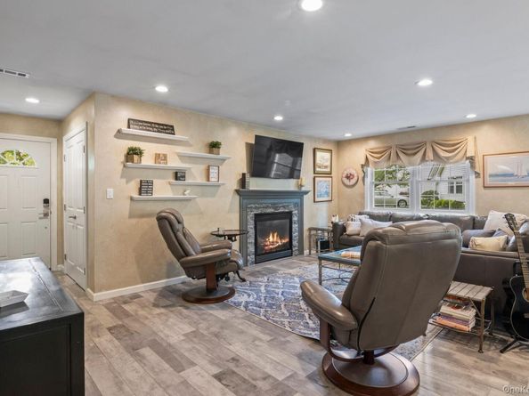 29 Erin Lane, East Setauket NY 11733