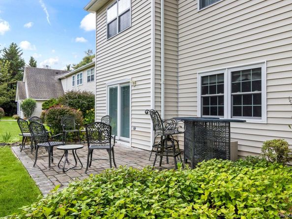 29 Erin Lane, East Setauket NY 11733