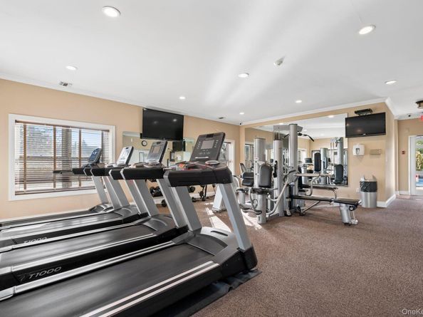 29 Erin Lane, East Setauket NY 11733