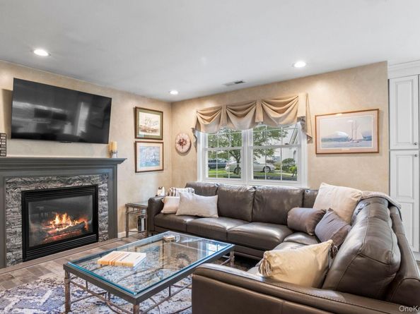 29 Erin Lane, East Setauket NY 11733