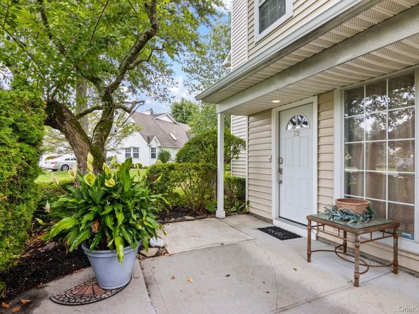 29 Erin Lane, East Setauket NY 11733