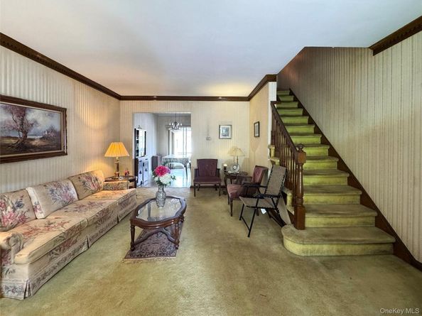 6073 71 Street, Maspeth NY 11378