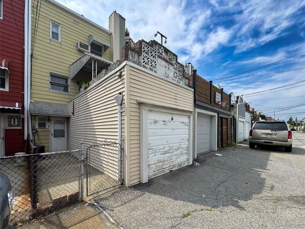 6073 71 Street, Maspeth NY 11378