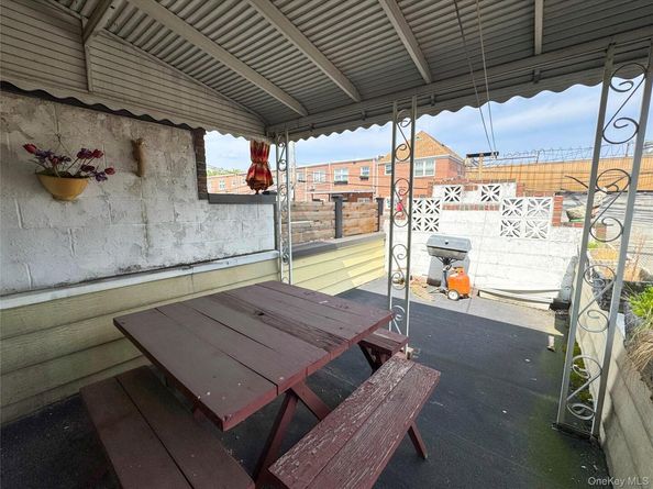 6073 71 Street, Maspeth NY 11378