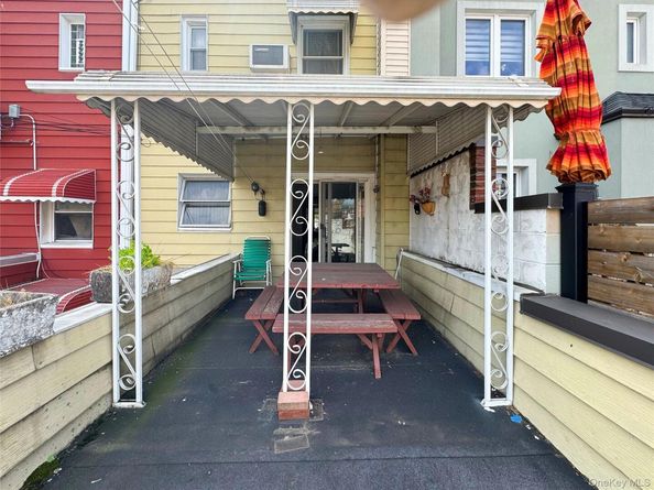 6073 71 Street, Maspeth NY 11378