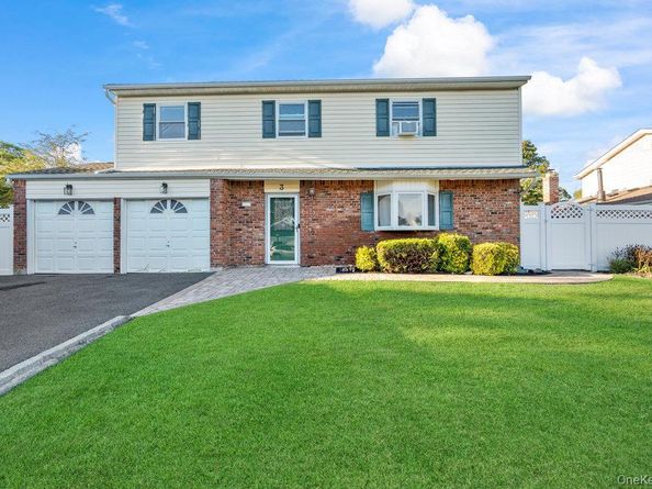 3 Maison Drive, Holbrook NY 11741