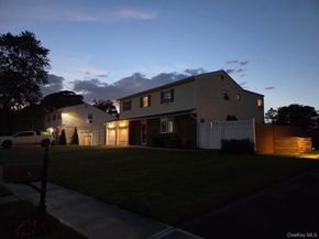 3 Maison Drive, Holbrook NY 11741