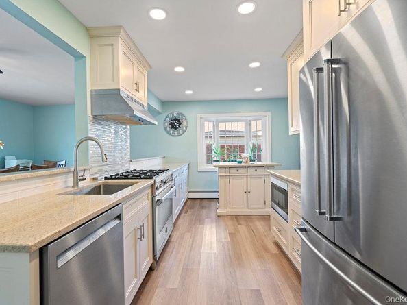 3 Maison Drive, Holbrook NY 11741