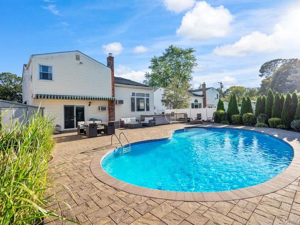 3 Maison Drive, Holbrook NY 11741