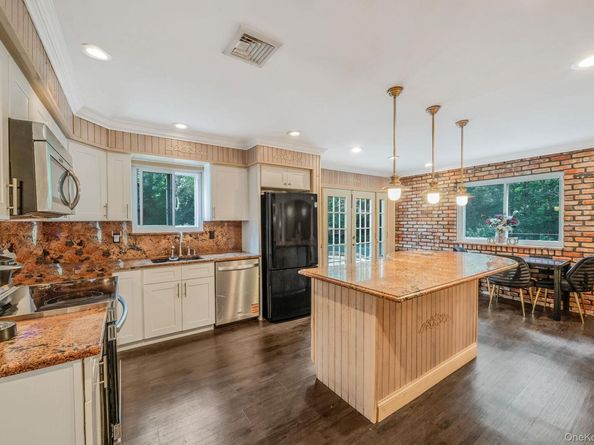 32 Artist Lake Boulevard, Middle Island NY 11953