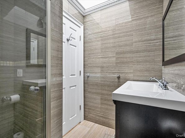 6439 58th Road, Maspeth NY 11378