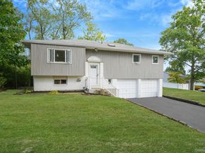10 Elayne Court, Smithtown NY 11787