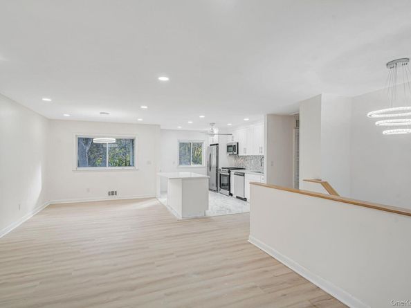 10 Elayne Court, Smithtown NY 11787