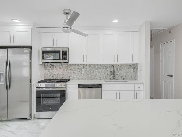 10 Elayne Court, Smithtown NY 11787