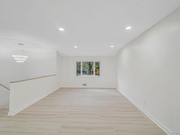 10 Elayne Court, Smithtown NY 11787