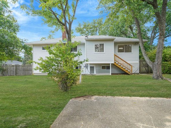 10 Elayne Court, Smithtown NY 11787